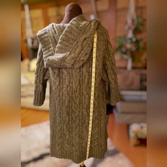 Abercrombie & Fitch pewter cable knit duster w short sleeves and hood. Medium - Picture 8 of 13